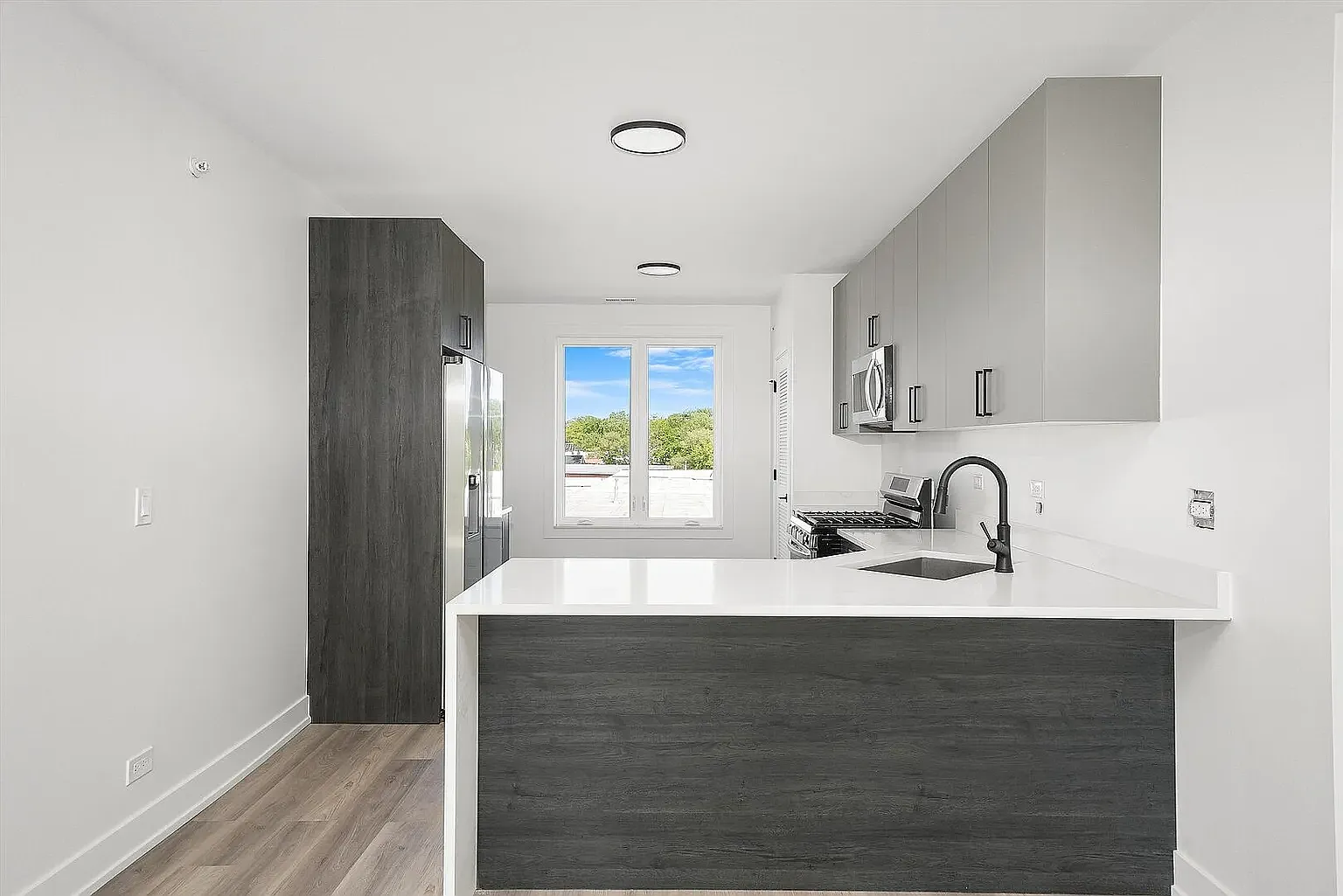 2030 Greenwood St — Photo 4