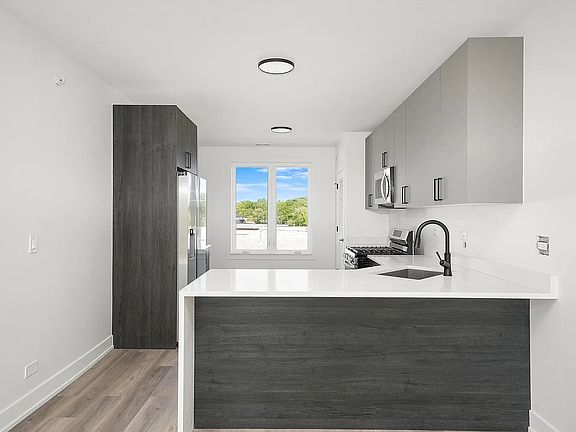 4th image of 2030 Greenwood St #101