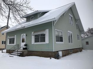 304 N Division St, Sumner, IA 50674