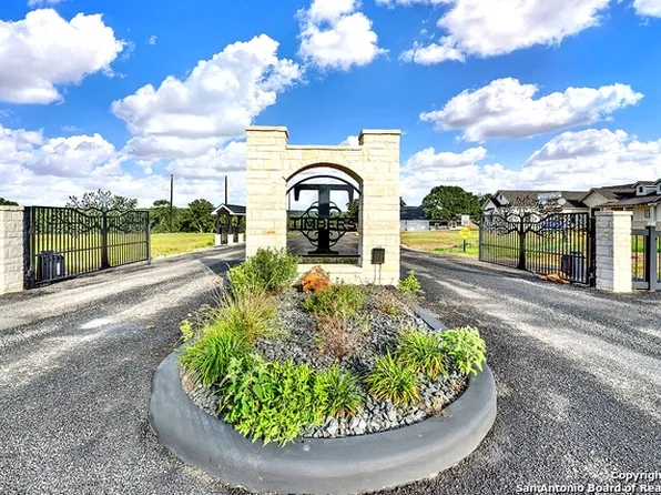 197 Timber Pl, La Vernia, TX 78121