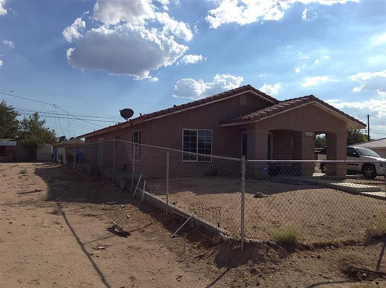 2nd image of 16461 Cajon St