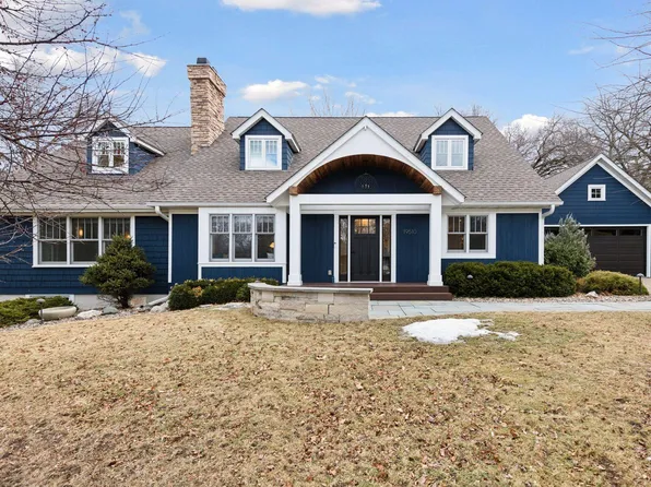 19510 Vine St, Excelsior, MN 55331