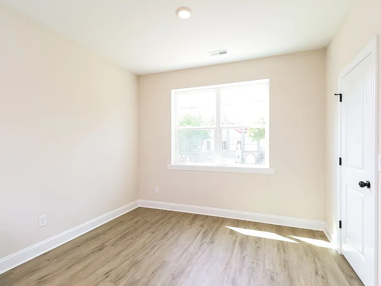 542 Beatties Ford Rd — Photo 9