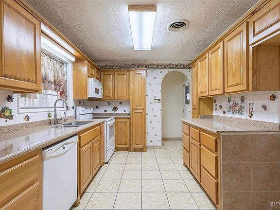 4th image of 313 W Highland Ave