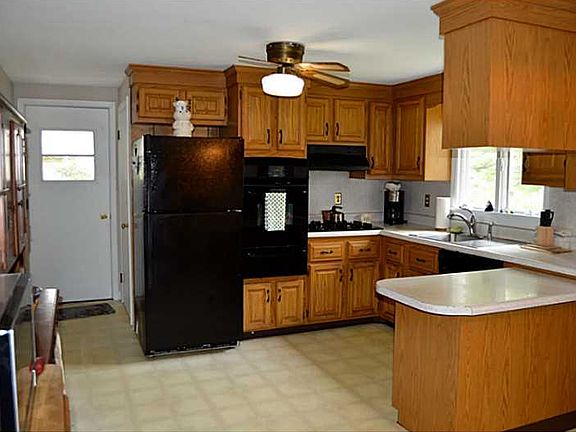 5th image of 11 Kern Acre Dr