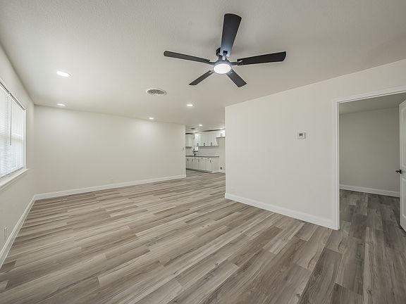 4th image of 828 Glenda Dr