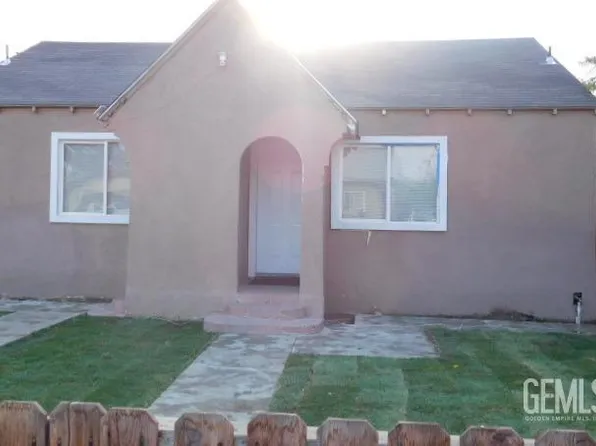 313 E St, Bakersfield, CA 93304
