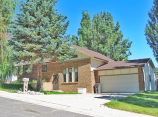 221 Cherokee Dr, Rock Springs, WY 82901