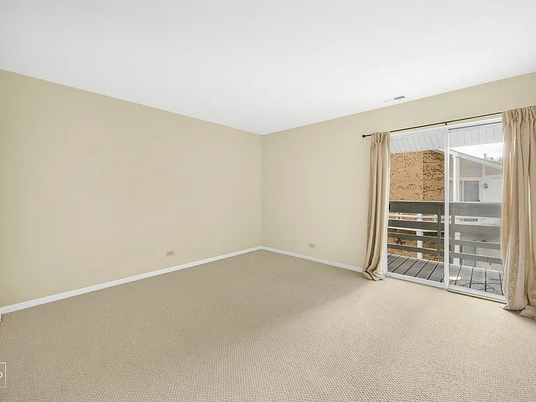 1081 Courtland Dr — Photo 9