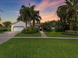 22110 Serenata Cir E, Boca Raton, FL 33433