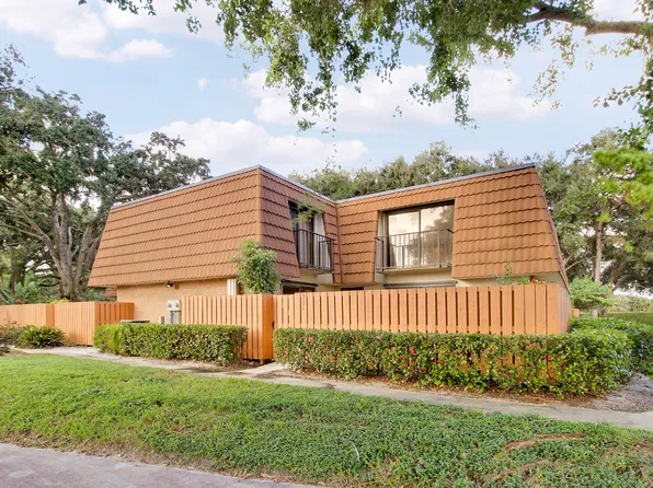231 CHARTER Way, West Palm Beach, FL 33407