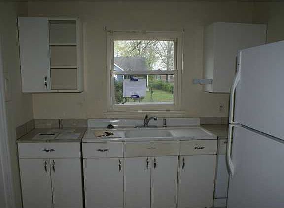 5th image of 405 N Saint Marks Ave