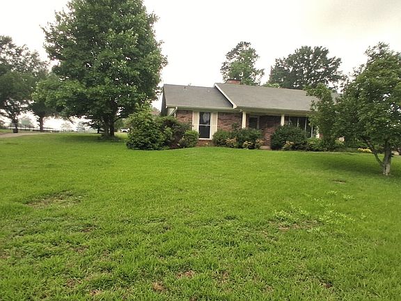 2nd image of 901 Bluebird Ln