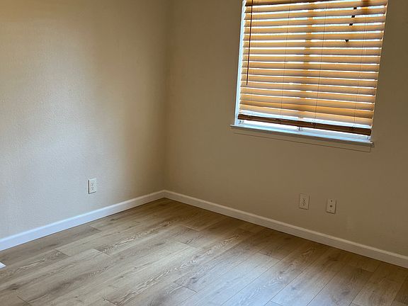 4th image of 700 Maple St