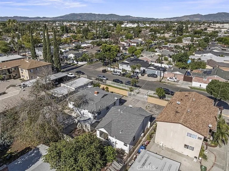 14722 Strathern St — Photo 31