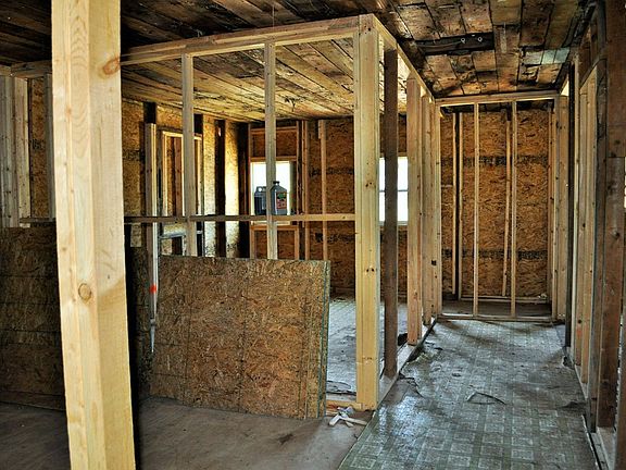 2nd image of 304 Bradford St