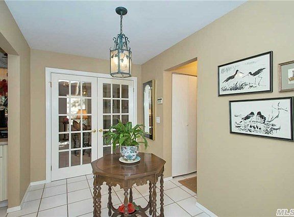 2nd image of 24 Stone Gate Ct