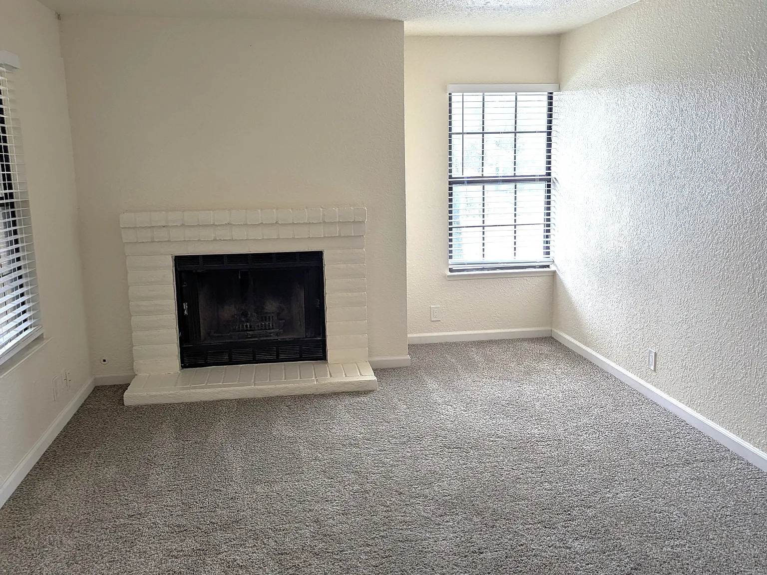 Willowcreek Apartments — Photo 1