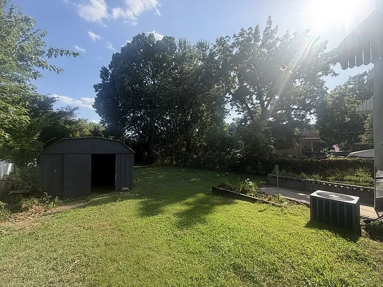 515 W Southside Blvd — Photo 32