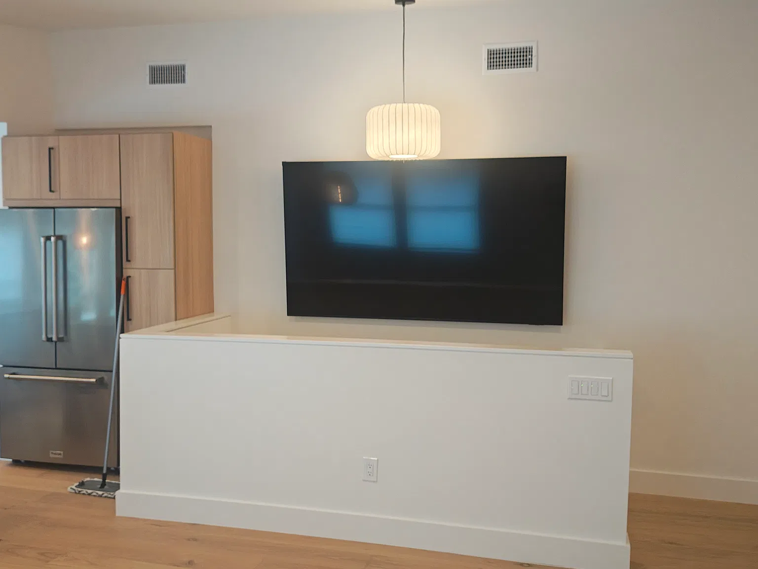 1 bed, 1.5 bath, 650 sqft, $4,500 — Photo 1