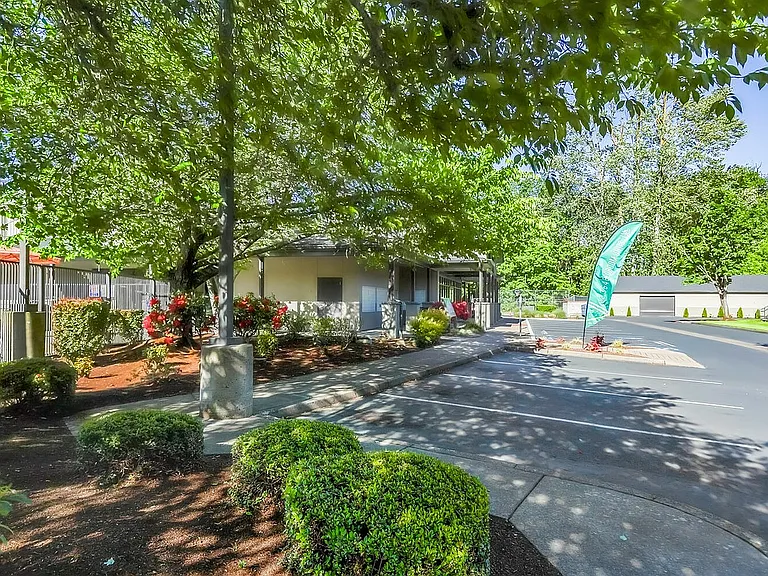 3225 Kinsrow Ave - WEB-2
