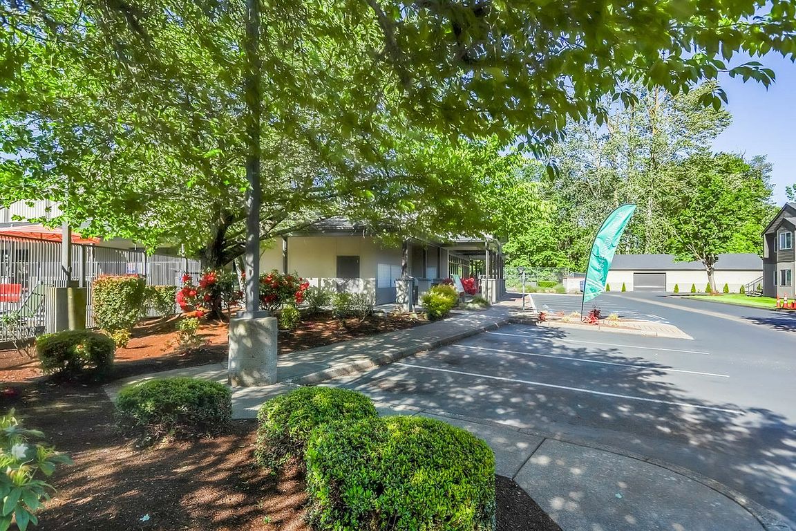 3225 Kinsrow Ave - WEB-2