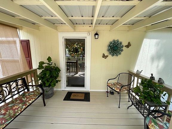 4th image of 483 Brooks Cove Dr