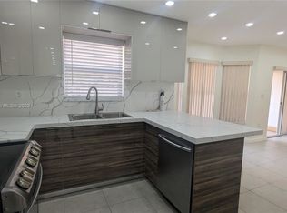 213 E Forest Oak Cir, Davie, FL 33325