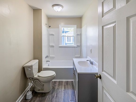 5th image of 112 Woodrow St