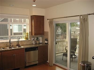 4th image of 2361 NE Park Dr