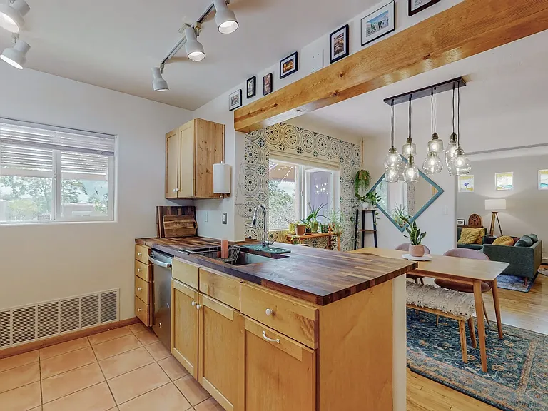 508 Richmond Dr SE — Photo 9