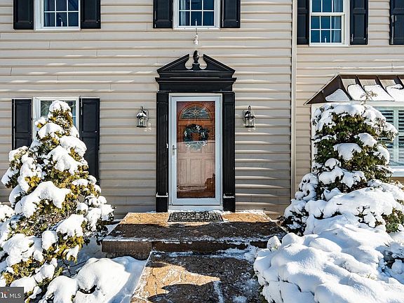 4th image of 23 Newtown Woods Rd