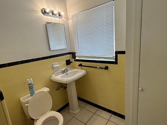 5th image of 530 44th St APT 3