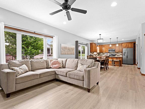 4th image of 1002 9th Ave NW