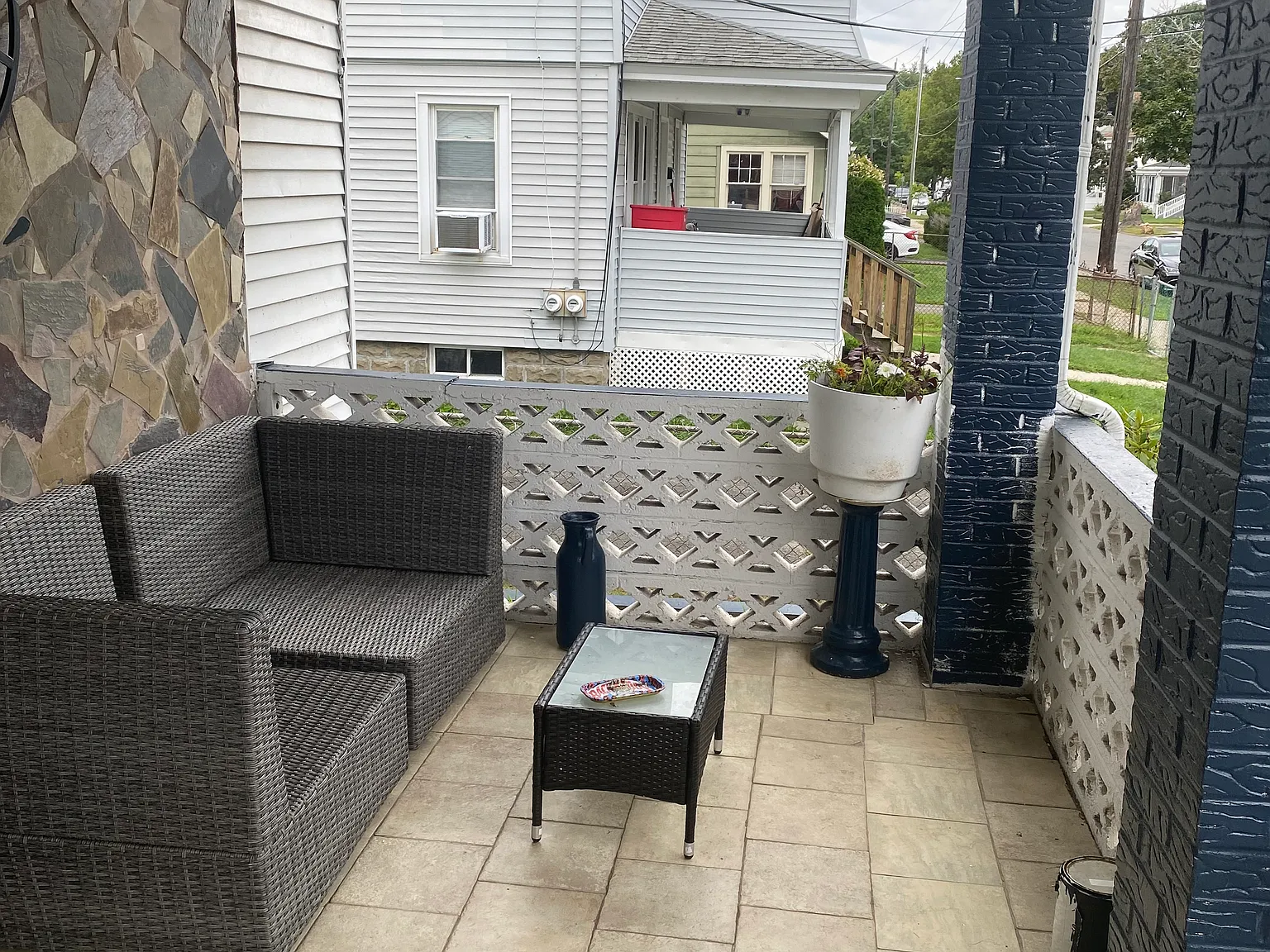3 bed, 2000 sqft, $1,900 — Photo 4