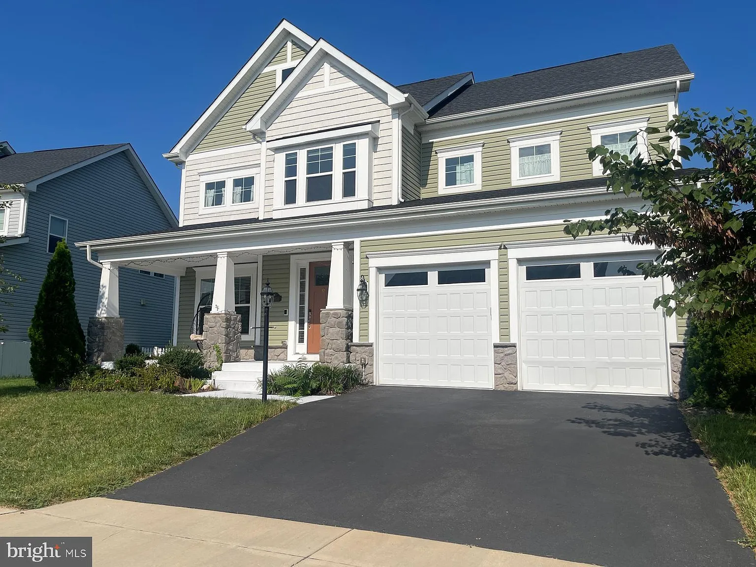 5 bed, 3.5 bath, 4366 sqft, $6,000 — Photo 2