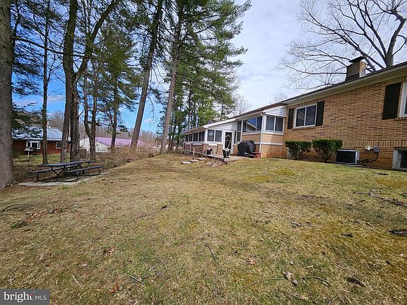 5th image of 137 N Hawthorne Dr