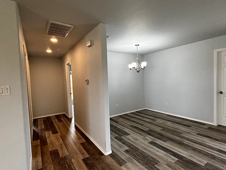 8430 10th Pl — Photo 20