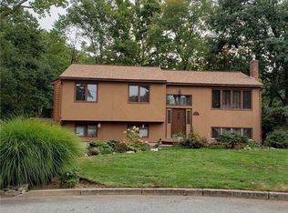 10 Pheasant Ct, Cranston, RI 02920