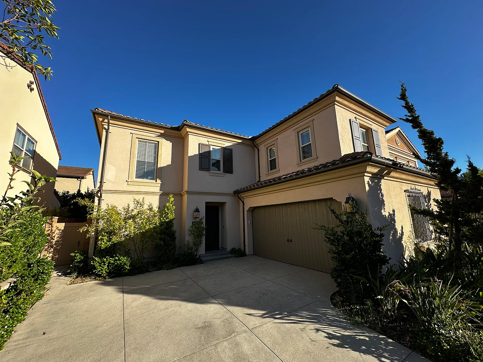 4 bed, 2653 sqft, $6,300 — Photo 1