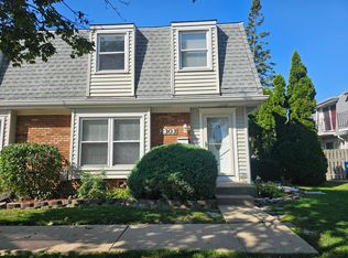 2303 Liberty Ct, Schaumburg, IL 60194
