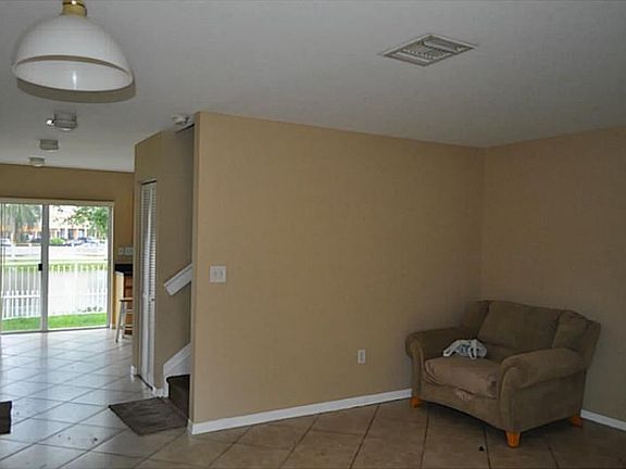 4th image of 2036 NE 167th St APT 3-130