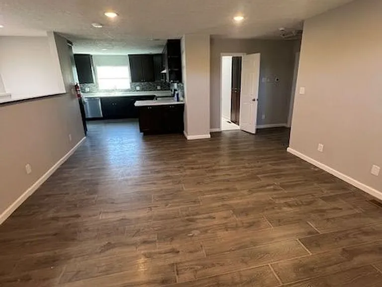 411 Manzano St NE #A — Photo 9