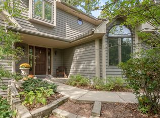 31 Crestview Dr, Oswego, IL 60543