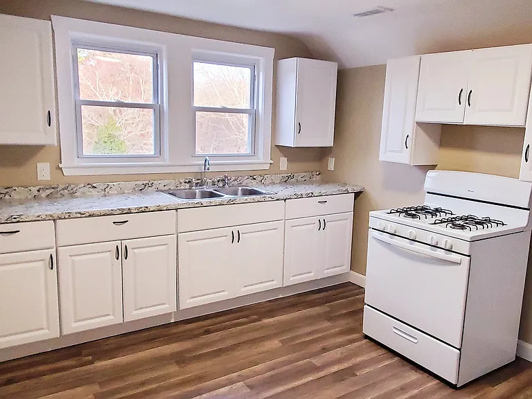 137 Adams St #3 — Photo 1