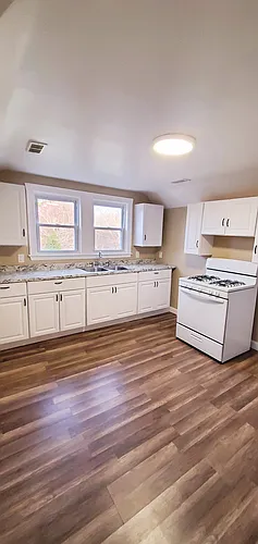 137 Adams St #3 Photo 1