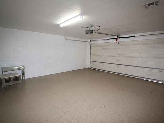 5th image of 620 S Essex Ln