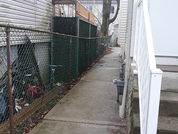 3rd image of 50 Waverly Pl