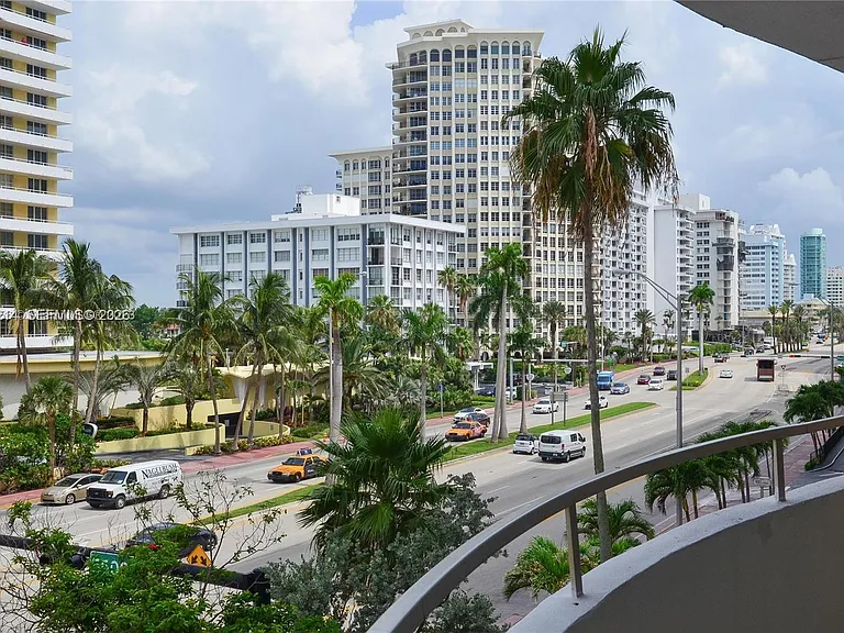 5555 Collins Ave #4A — Photo 1