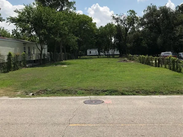 7138 Dallas St, Baytown, TX 77521